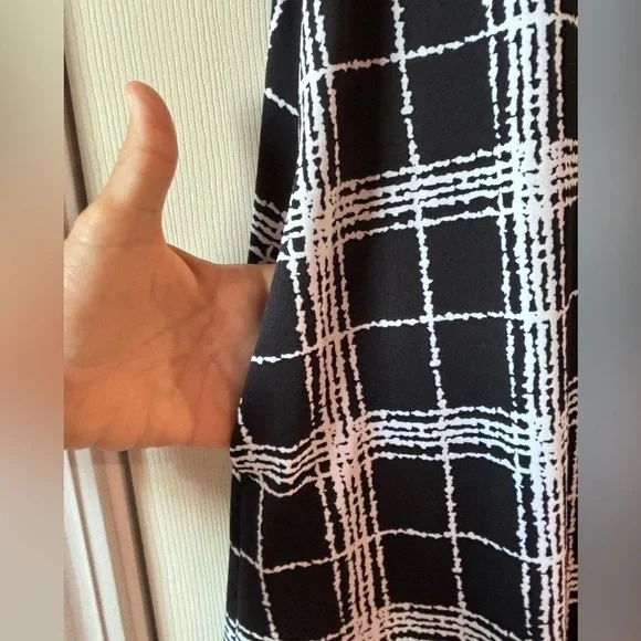 Apt 9 Windowpane Dress Black and White with Cutouts at Neck and Pockets. Sz XS - Picture 4 of 7